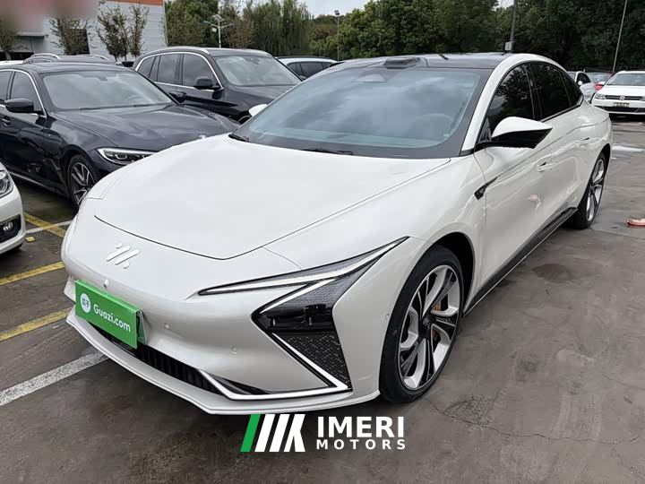 IM Motors Zhiji L7 Dynamic