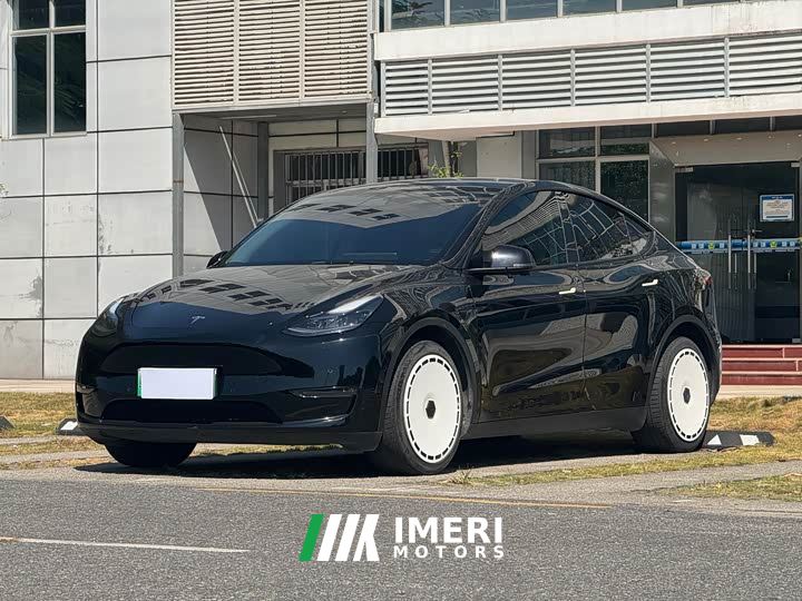 Tesla Model Y Long Range All-Wheel Drive