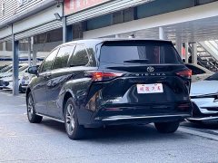 Toyota Sienna 2.5L Dual Motor 2WD Luxury Edition - photo 4