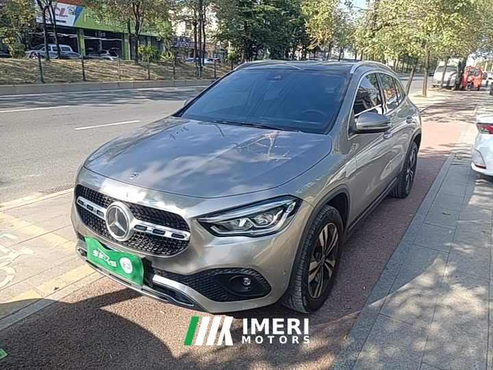 Mercedes-Benz GLA 220