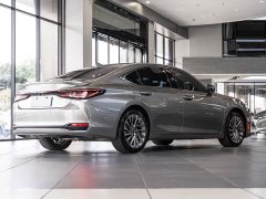 Lexus ES 300h Executive Edition - ფოტო 3