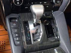 Lexus LM 300h Four-Seat Royal Edition - ფოტო 16