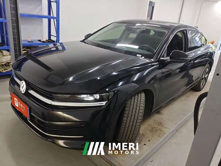 Volkswagen Magotan 300TSI DSG Prestige Edition with Eye-Catching Package