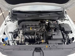 Hyundai Elantra 1.5L CVT Luxury - фото 12