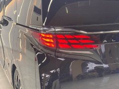 Toyota Alphard Hybrid 2.5L Premium Edition - фото 11