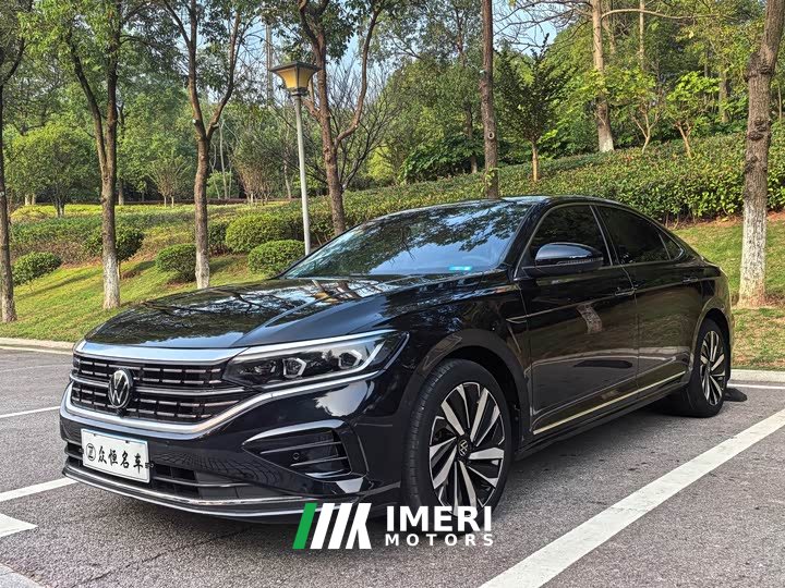 Volkswagen Passat 380TSI Luxury