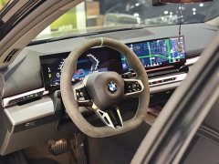 BMW 5 Series (Imported) 525i M Sport Package - ფოტო 3