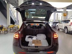 Tesla Model Y Rear-Wheel Drive - ფოტო 18