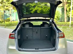 Tesla Model Y Standard Range RWD - ფოტო 11