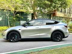 Tesla Model Y Standard Range RWD - ფოტო 3