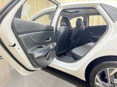 Hyundai Elantra 1.5L CVT LUX Prestige Edition - фото 11