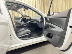 Hyundai Elantra 1.5L CVT LUX Prestige Edition - фото 13