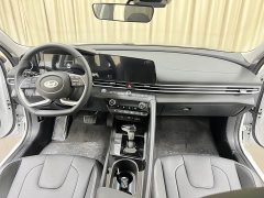 Hyundai Elantra 1.5L CVT LUX Prestige Edition - фото 14