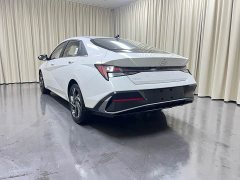 Hyundai Elantra 1.5L CVT LUX Prestige Edition - фото 5