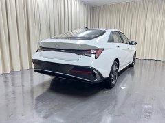 Hyundai Elantra 1.5L CVT LUX Prestige Edition - фото 7