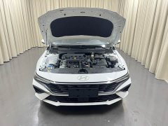 Hyundai Elantra 1.5L CVT LUX Prestige Edition - фото 8