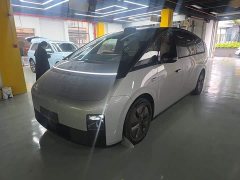 Li Auto Li Xiang MEGA Ultra - ფოტო 1