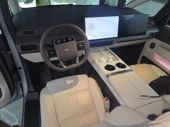 Li Auto Li Xiang MEGA Ultra - ფოტო 9