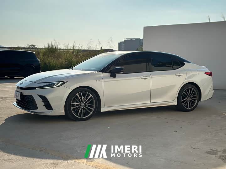 Toyota Camry Hybrid 2.0L HXS Sport Plus - car from China