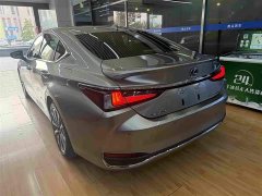 Lexus ES 300h Excellence Edition - фото 10