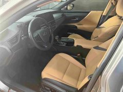 Lexus ES 300h Excellence Edition - фото 4