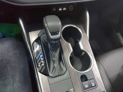 Toyota Crown Venza 2.5L HEV AWD Luxury - ფოტო 13