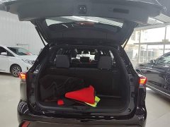 Toyota Crown Venza 2.5L HEV AWD Luxury - ფოტო 18