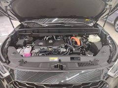 Toyota Crown Venza 2.5L HEV AWD Luxury - ფოტო 19