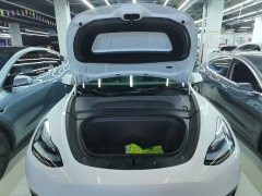Tesla Model Y Rear-Wheel Drive - ფოტო 19