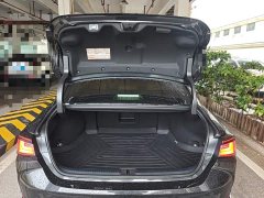 Lexus ES 300h Executive Edition - ფოტო 18