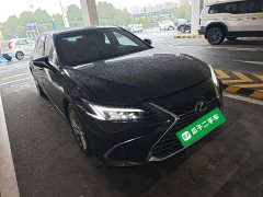 Lexus ES 300h Executive Edition - ფოტო 3