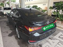 Lexus ES 300h Executive Edition - ფოტო 4