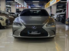 Lexus ES 300h Excellence - фото 1