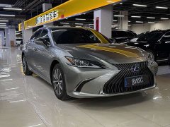 Lexus ES 300h Excellence - фото 3