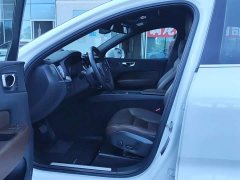 Volvo XC60 T5 AWD Smart Luxury Edition - ფოტო 4