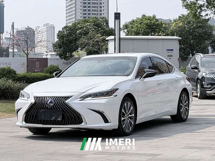 Lexus ES 300h Premium Edition - ავტომობილი ჩინეთიდან