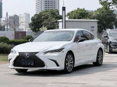 Lexus ES 300h Premium Edition - ფოტო 1