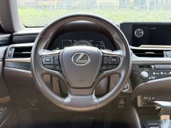 Lexus ES 300h Premium Edition - ფოტო 10