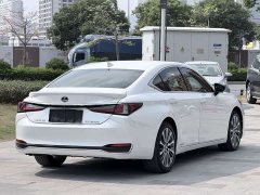 Lexus ES 300h Premium Edition - ფოტო 3