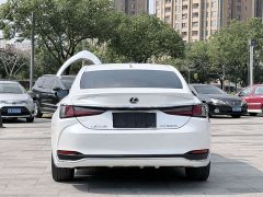 Lexus ES 300h Premium Edition - ფოტო 4