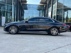 Mercedes-Benz E-Class E 260 L Classic Edition - photo 3