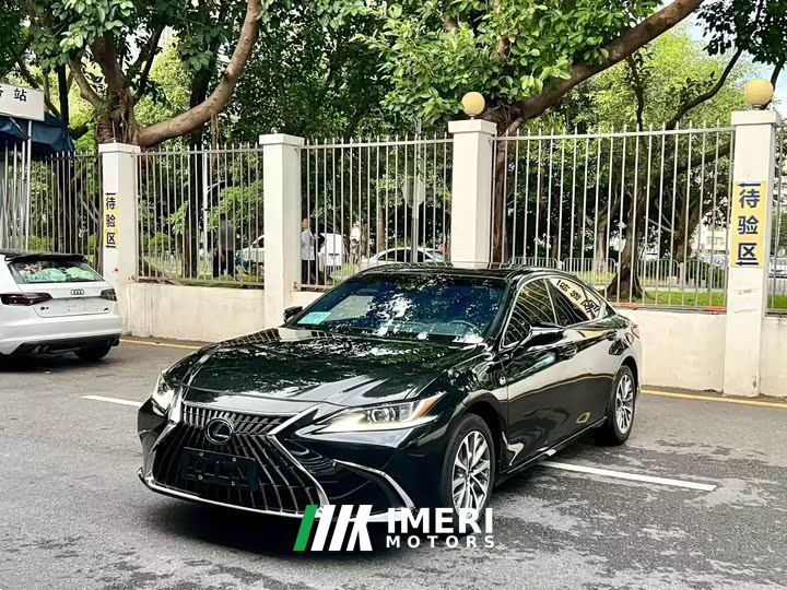 Lexus ES 200 Excellence Edition