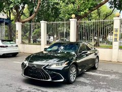 Lexus ES 200 Excellence Edition - ფოტო 1