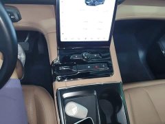 NIO ES8 415KM Six-Seater - ფოტო 9