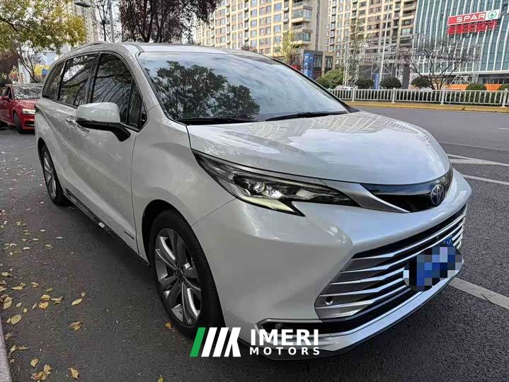 Toyota Sienna 2.5L Hybrid Platinum Edition