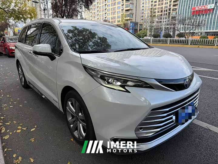 Toyota Sienna 2.5L Hybrid Platinum Edition - car from China