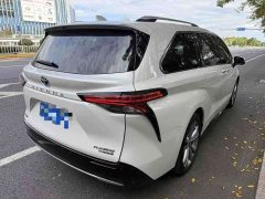 Toyota Sienna 2.5L Hybrid Platinum Edition - photo 2
