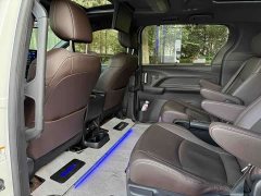 Toyota Sienna 2.5L Hybrid Platinum Edition - photo 4