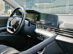 Hyundai Elantra 1.5L CVT Luxury - ფოტო 12