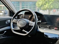 Hyundai Elantra 1.5L CVT Luxury - ფოტო 14